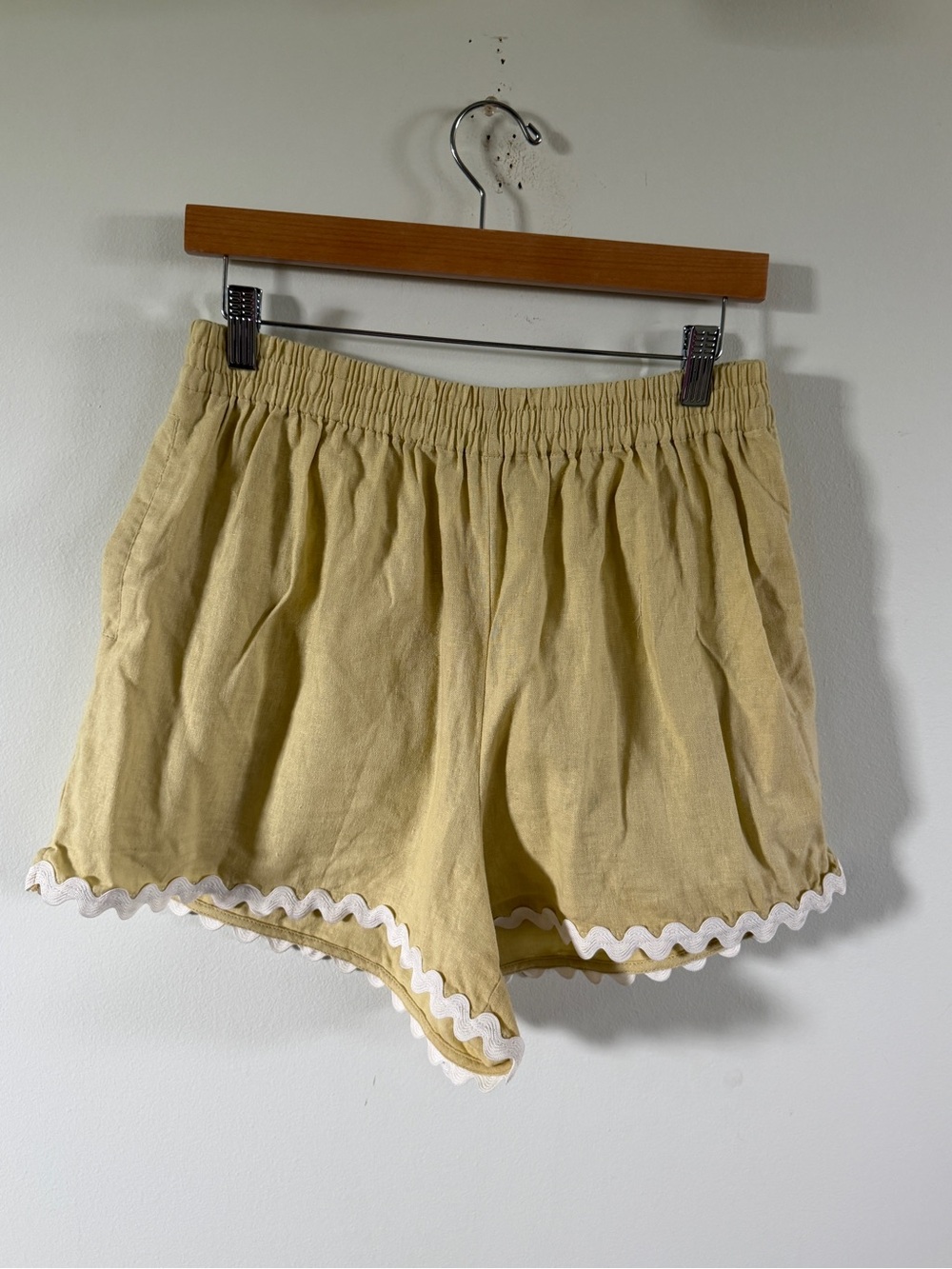 Ghanda Pale Yellow Ruffle Hem Women’s Shorts medium